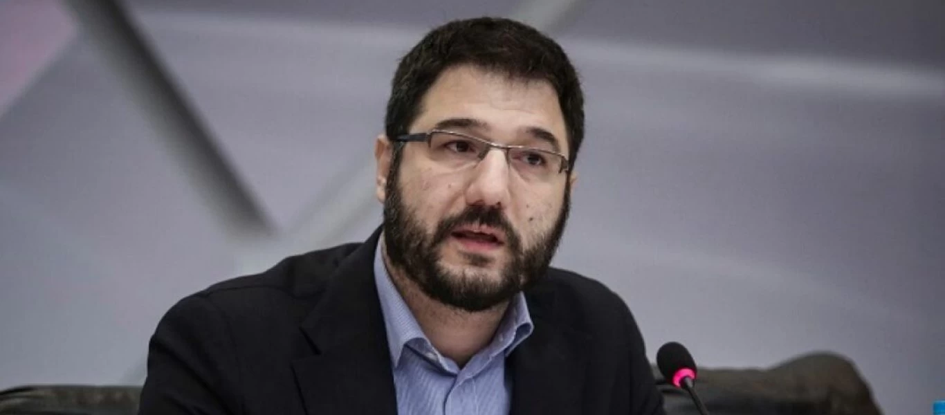 Ν.Ηλιόπουλος για Κ.Μητσοτάκη: «Ή είναι επαγγελματίας απατεώνας ή είναι εκτός τόπου και χρόνου»